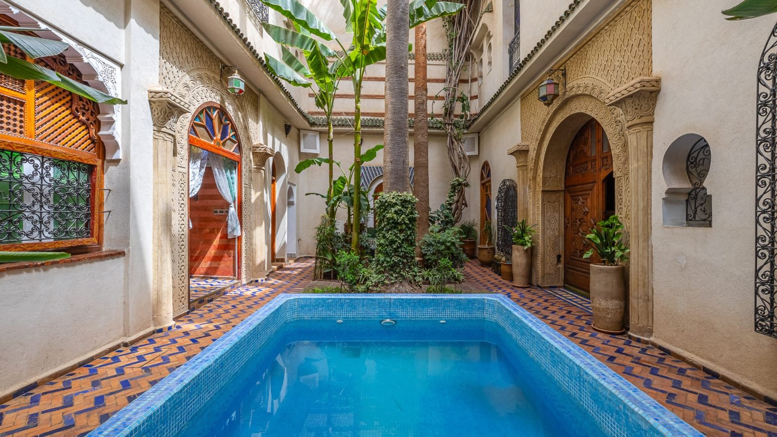 LUJOSO PALACETE EN UNA DE LAS ZONAS MAS BONITAS DE LA CIUDAD -FLO-MAROC